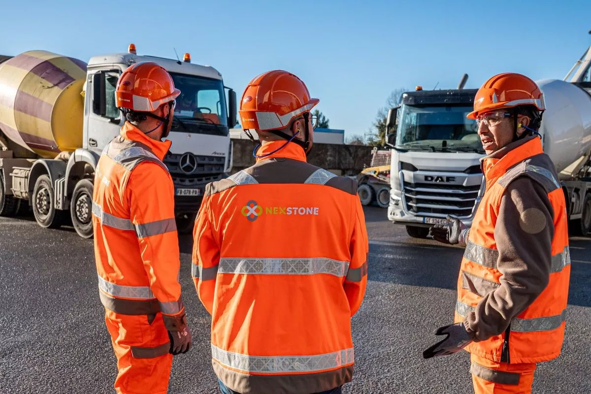 Discussion entre collaborateurs Nexstone sur le site de Vendargues